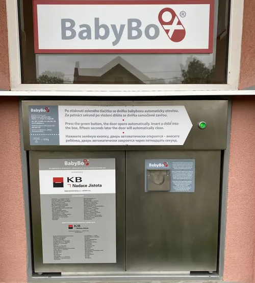 Detailní pohled na Babybox ze přední strany